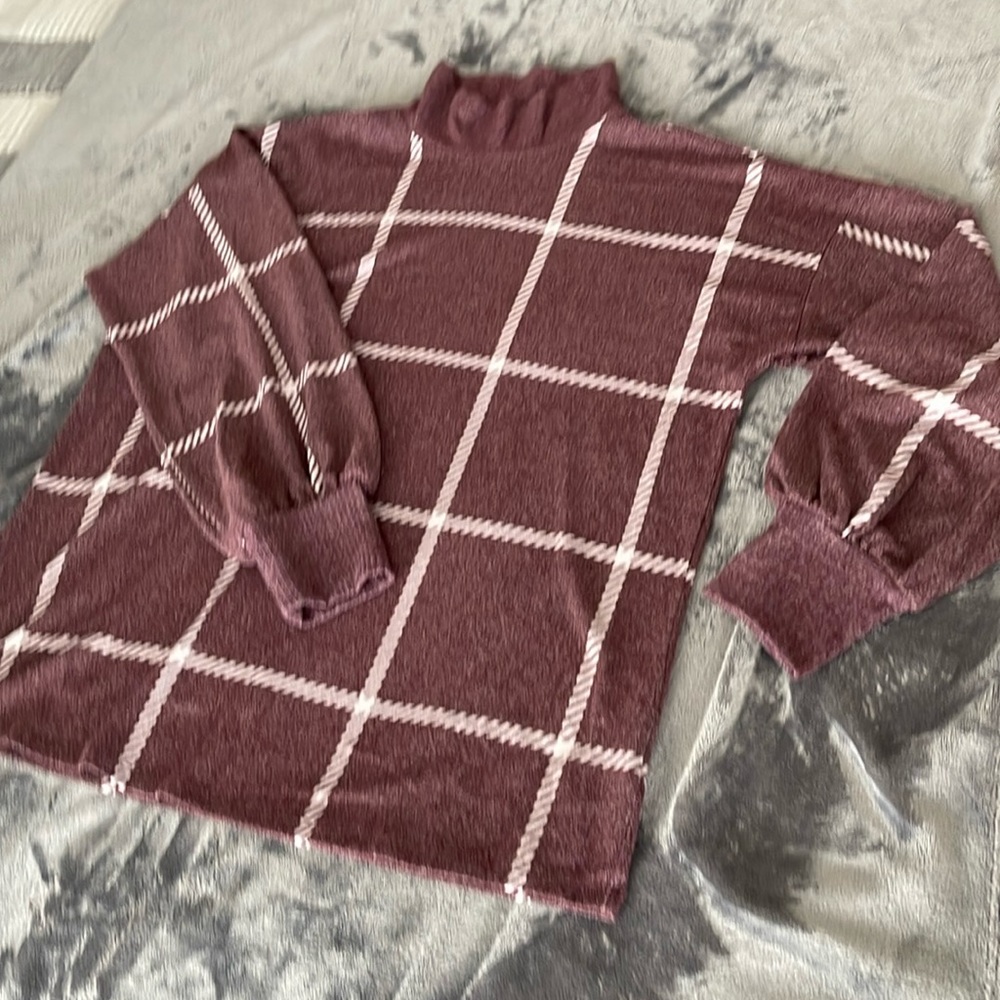 Ladies top, L super soft, stretchy, never worn